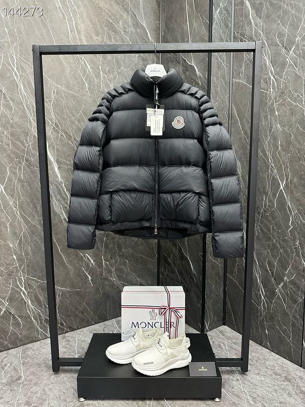 Moncler sz1-5 26yr320